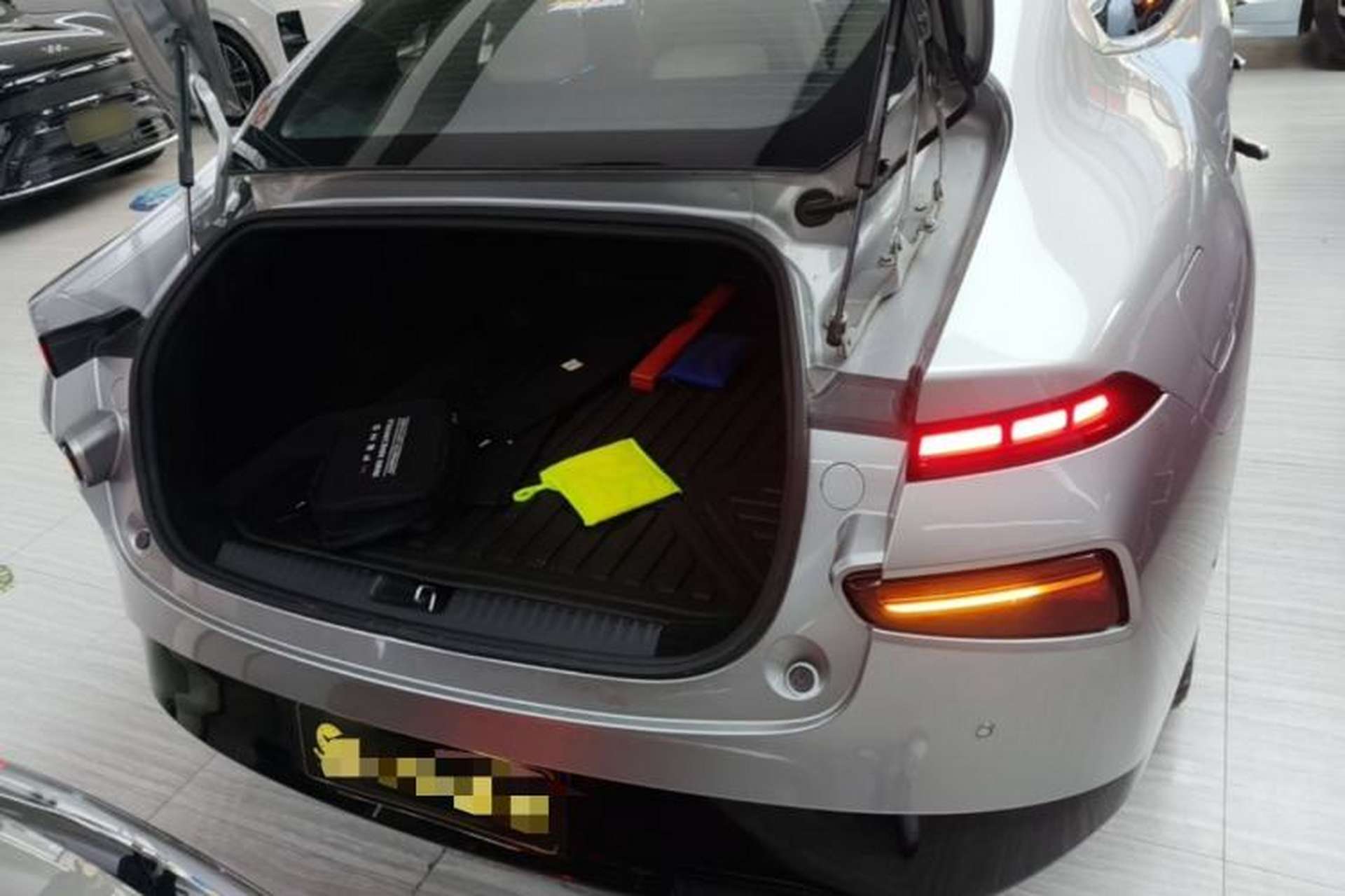 Used XPeng P7 2022 480N+ Trunk