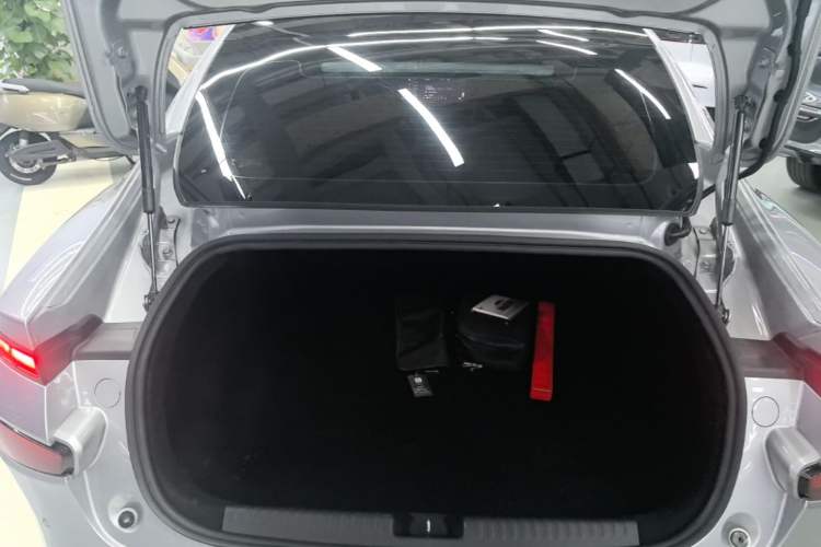 Used XPeng P7 2022 480E Trunk