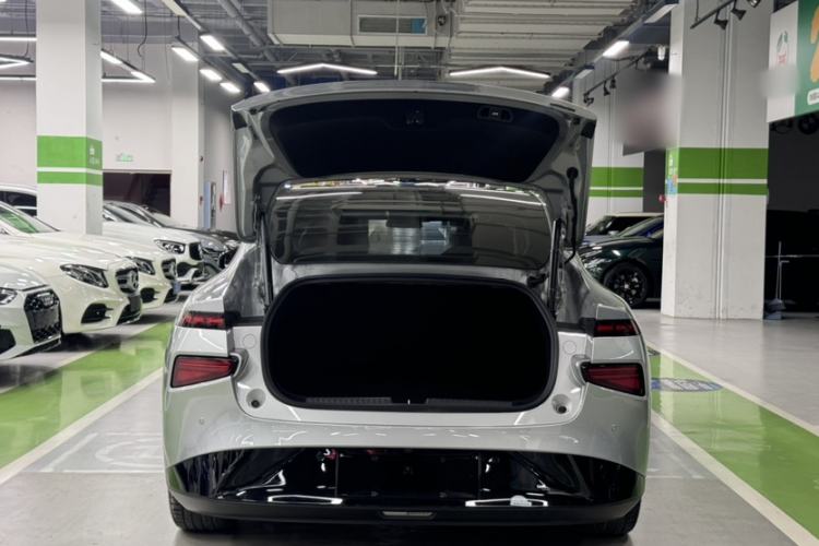 Used XPeng P7 2022 670N+ Trunk