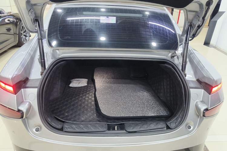 Used XPeng P7 2022 625E Trunk