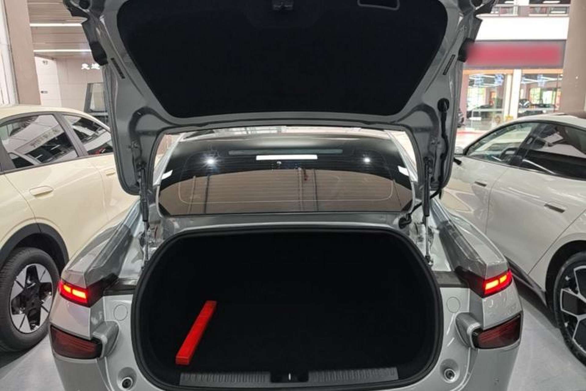 Used XPeng P7 2022 480E Trunk