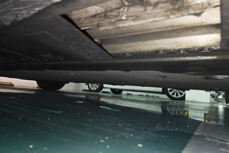 Used XPeng P7 2022 480E Chassis Front Right