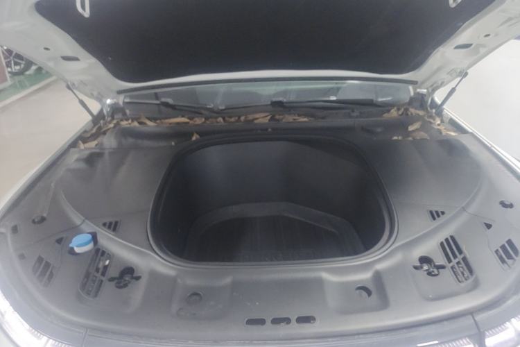 Used XPeng P7 2022 480E+ Engine Bay