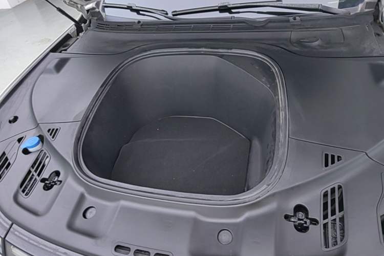 Used XPeng P7 2022 480E Engine Bay