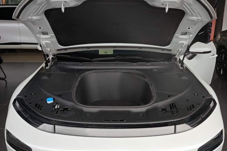 Used XPeng P7 2022 480N+ Engine Bay