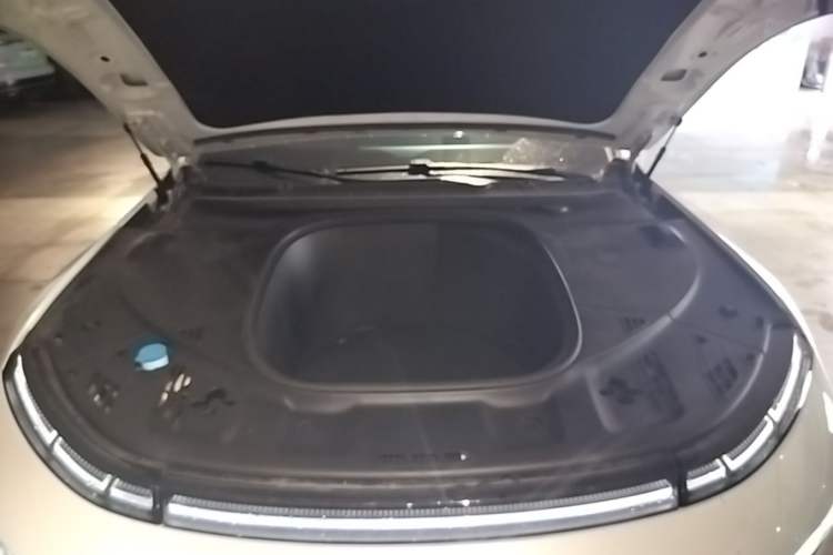 Used XPeng P7 2022 670E+ Engine Bay