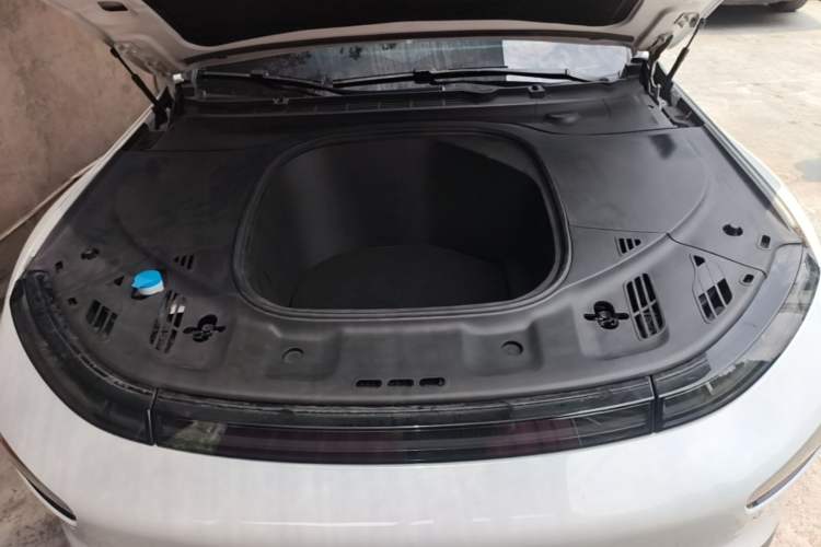 Used XPeng P7 2022 625E Engine Bay