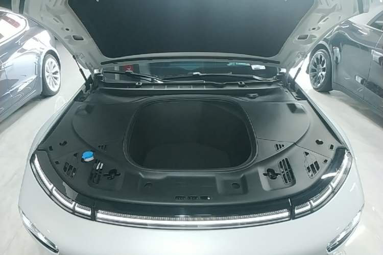 Used XPeng P7 2022 480E+ Engine Bay