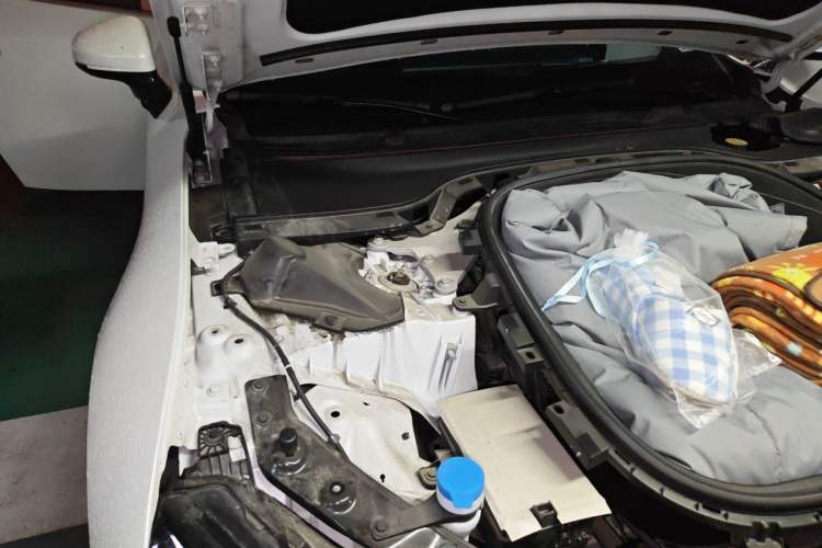 Used XPeng P7 2022 480E Engine Bay Right