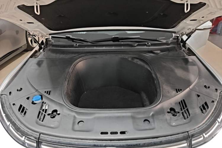 Used XPeng P7 2022 480N+ Engine Bay