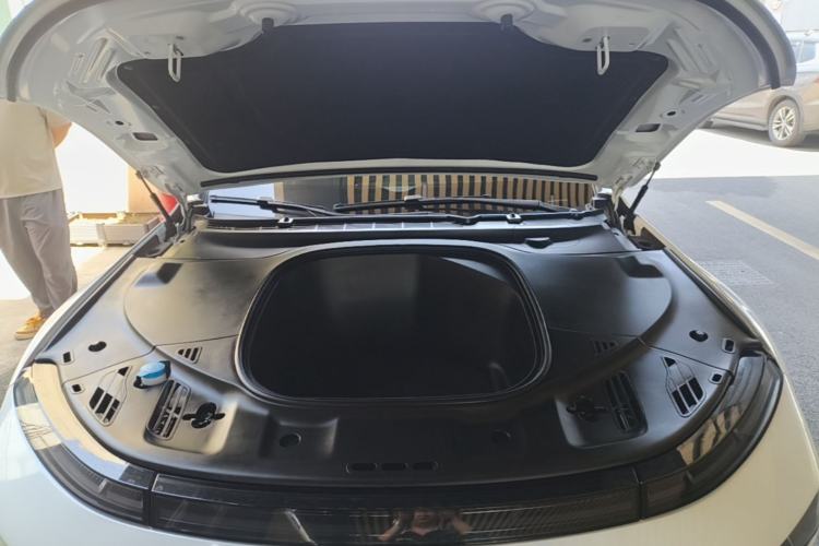 Used XPeng P7 2022 625E Engine Bay