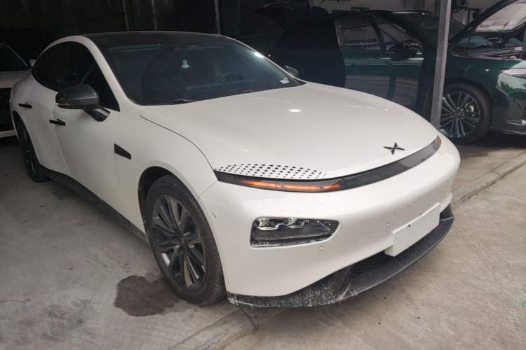 Used XPeng P7 2022 625E Front Right 45 Deg