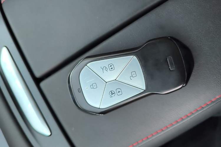 Used XPeng P7 2022 670N+ Interior 1