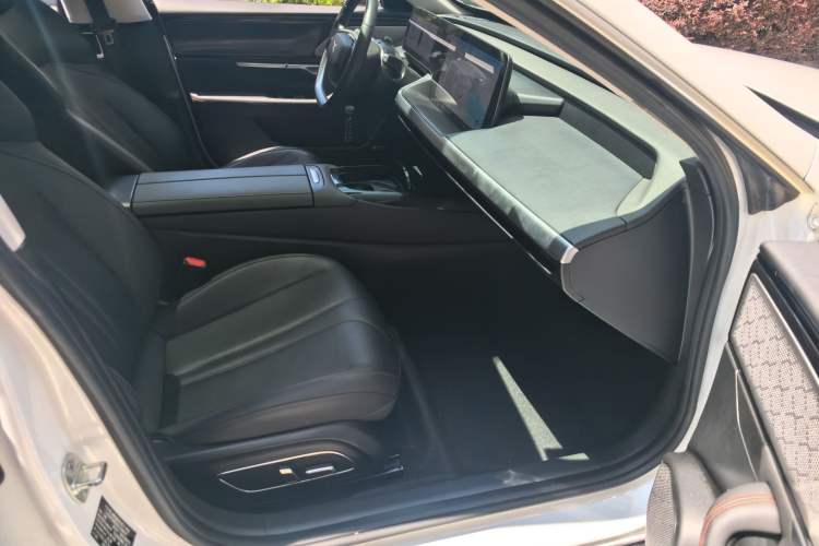 Used XPeng P7 2022 480N+ Interior 2