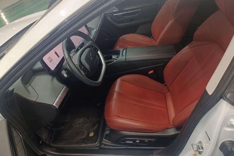 Used XPeng P7 2022 670E+ Interior 6