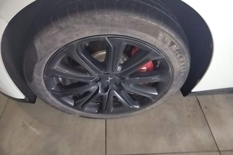 Used XPeng P7 2022 670E+ Left Front Wheel Hub