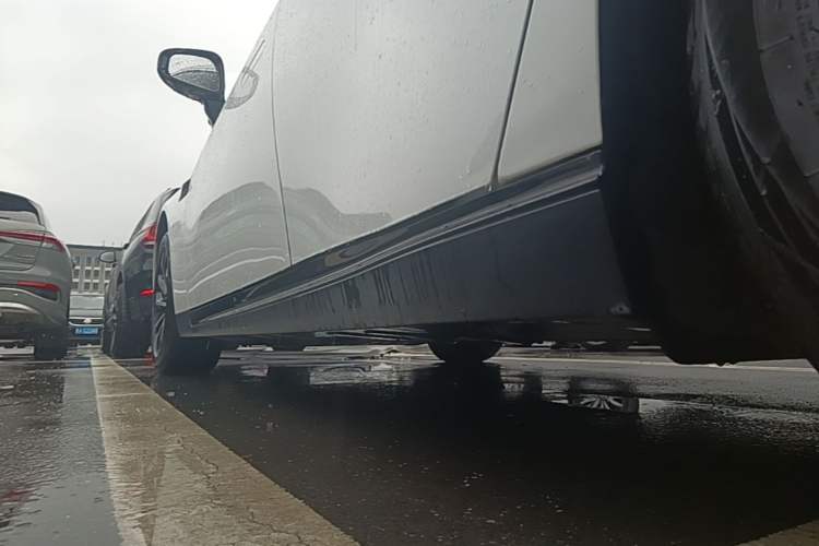 Used XPeng P7 2022 625E Left Side Sill