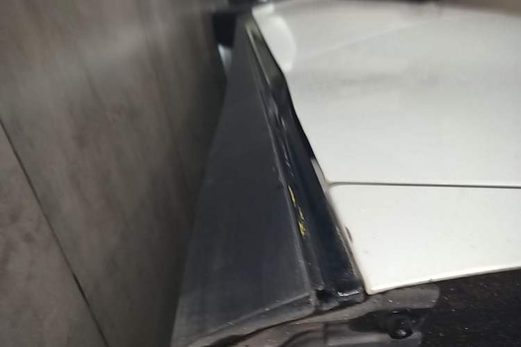 Used XPeng P7 2022 670E+ Left Side Sill