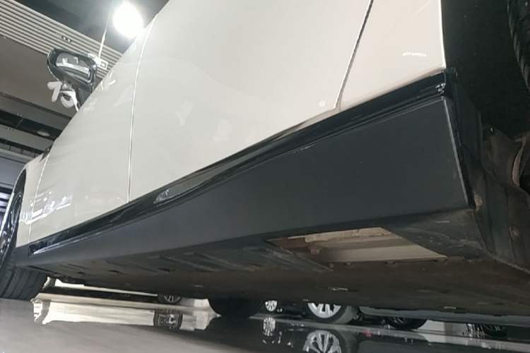 Used XPeng P7 2022 480E+ Left Side Sill