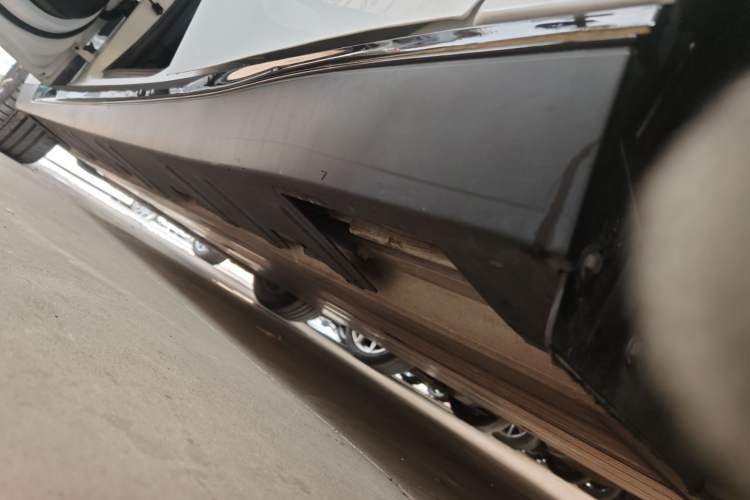 Used XPeng P7 2022 586G Left Side Sill