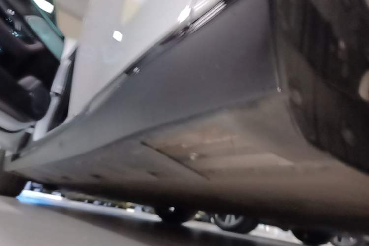 Used XPeng P7 2022 480E+ Left Side Sill