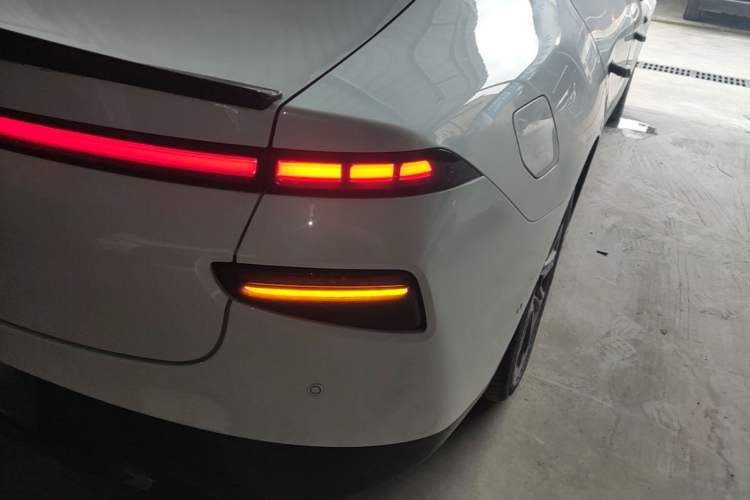 Used XPeng P7 2022 625E Right Rear Taillight