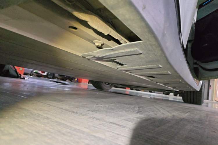 Used XPeng P7 2022 586G Right Side Sill
