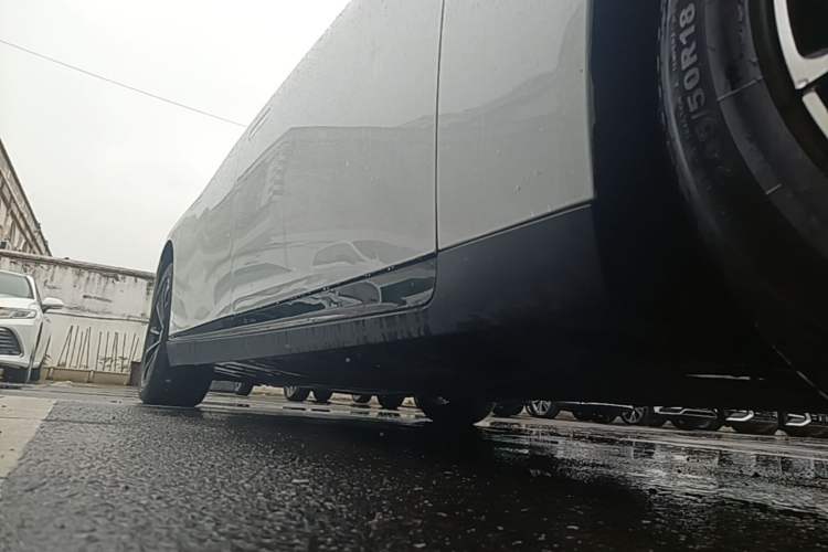 Used XPeng P7 2022 625E Right Side Sill
