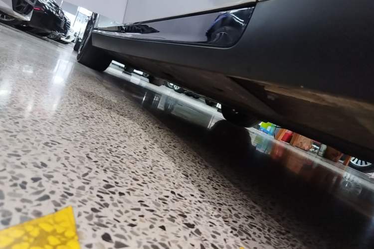 Used XPeng P7 2022 670N+ Right Side Sill