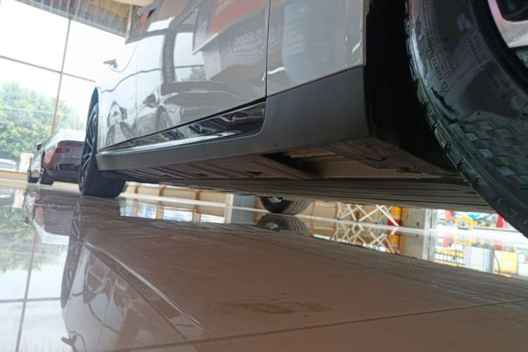 Used XPeng P7 2022 625E Right Side Sill