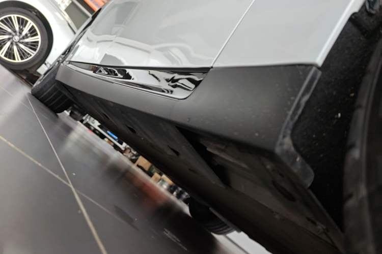 Used XPeng P7 2022 480N+ Right Side Sill