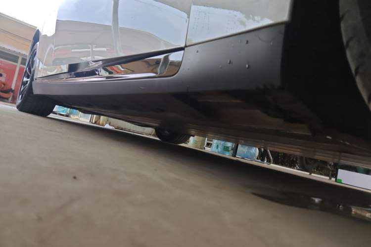 Used XPeng P7 2022 586G Right Side Sill