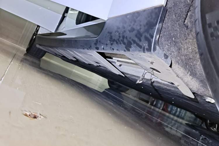 Used XPeng P7 2022 480N+ Right Side Sill
