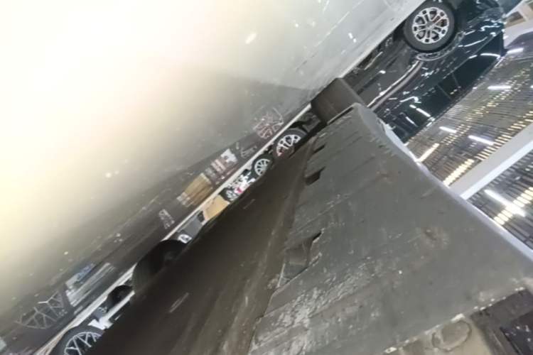 Used XPeng P7 2022 480E+ Right Side Sill