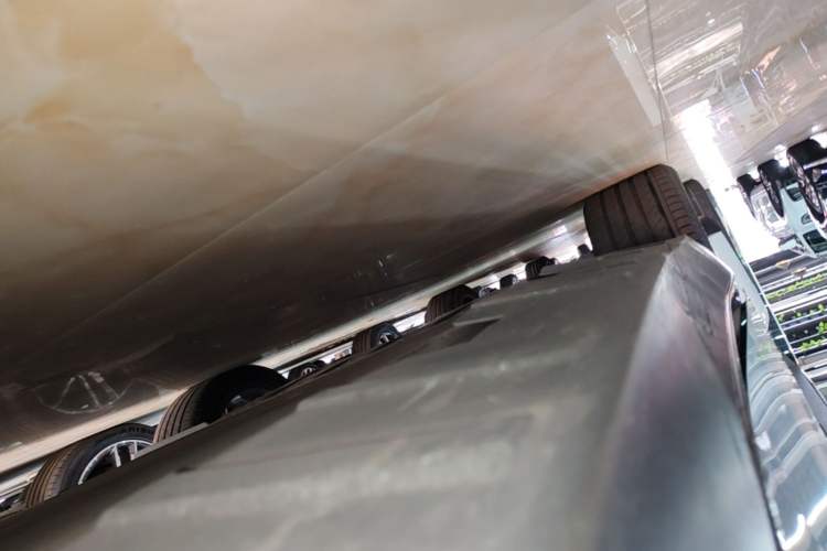 Used XPeng P7 2022 670N+ Right Side Sill