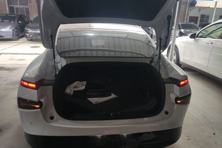Used XPeng P7 2022 625E Trunk