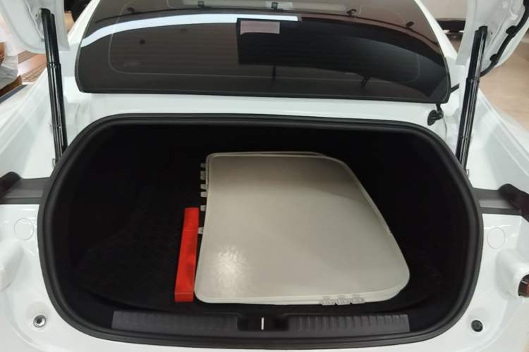 Used XPeng P7 2022 670N+ Trunk