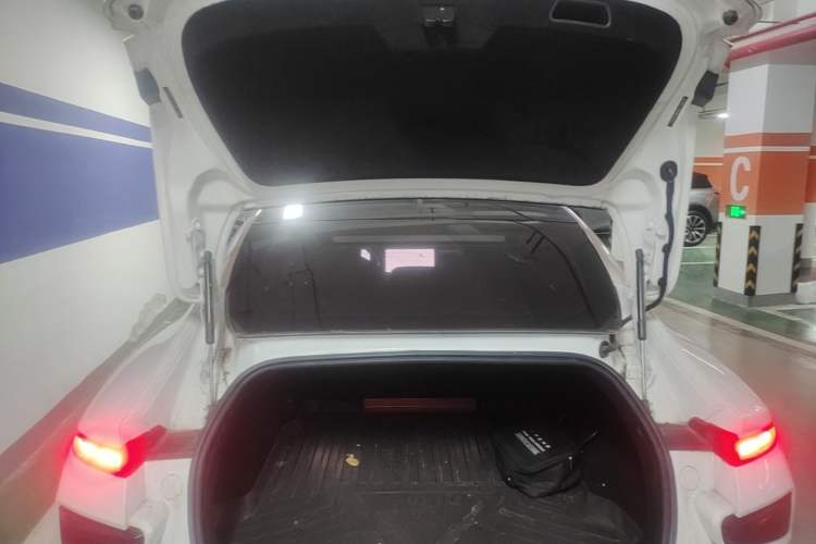 Used XPeng P7 2022 480E+ Trunk