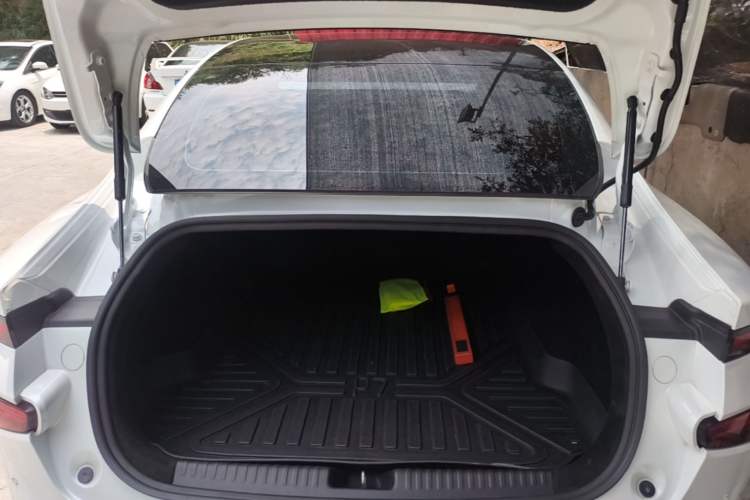 Used XPeng P7 2022 625E Trunk
