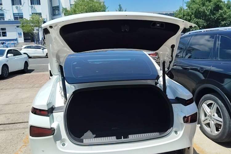 Used XPeng P7 2022 625E Trunk