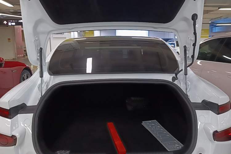 Used XPeng P7 2022 480E+ Trunk