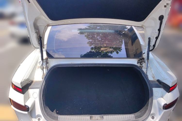 Used XPeng P7 2022 670N+ Trunk