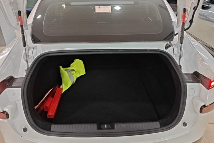 Used XPeng P7 2022 480N+ Trunk