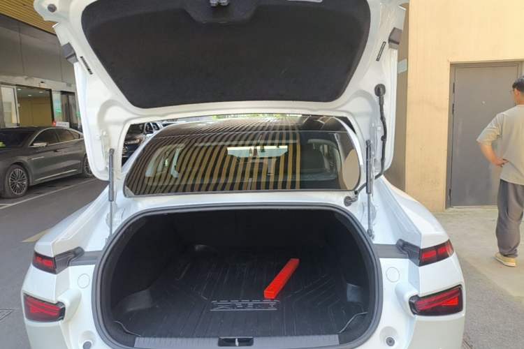 Used XPeng P7 2022 625E Trunk