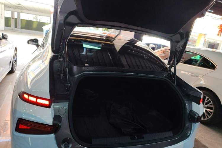Used XPeng P7 2022 670N+ Trunk