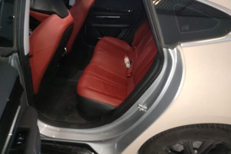 Used XPeng P7 2022 670N+ Interior 4