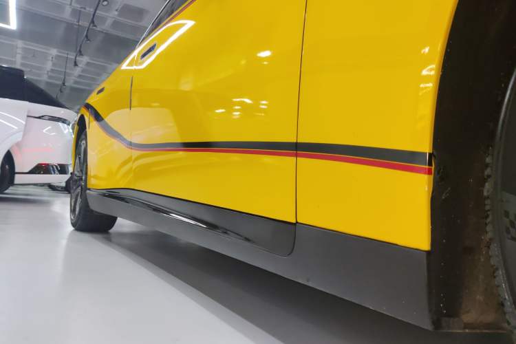 Used XPeng P7 2022 670N+ Right Side Sill