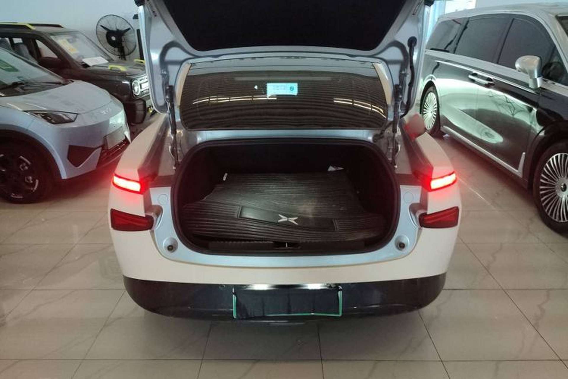 Used XPeng P7 2022 670N+ Trunk