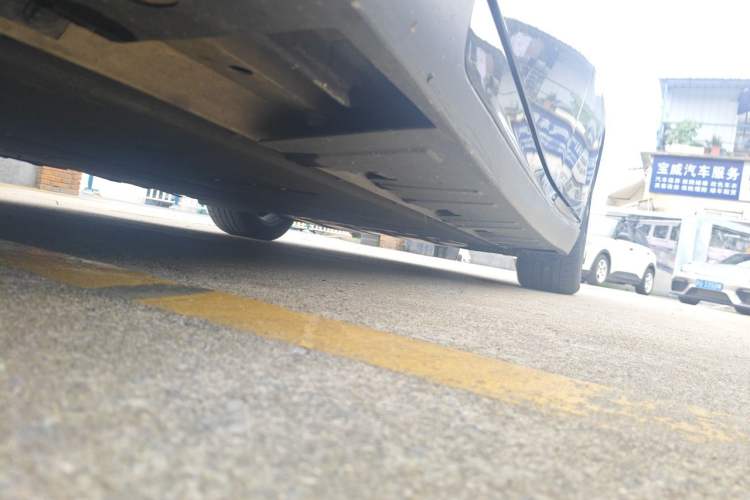Used XPeng P7 2023 586E Chassis Front Left