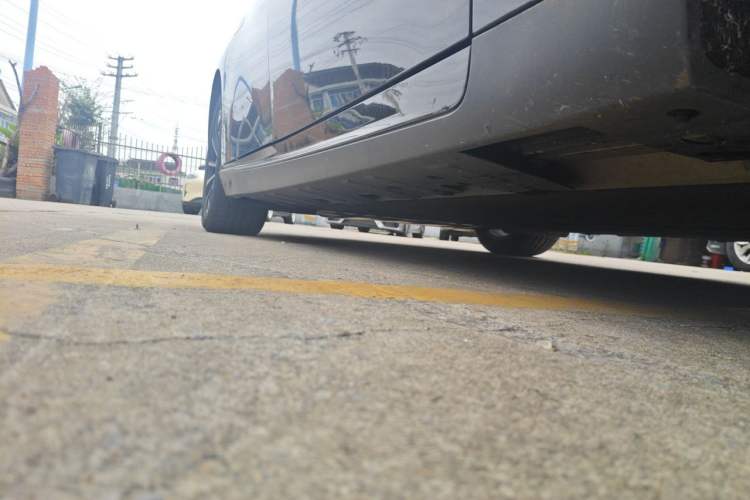 Used XPeng P7 2023 586E Chassis Front Right